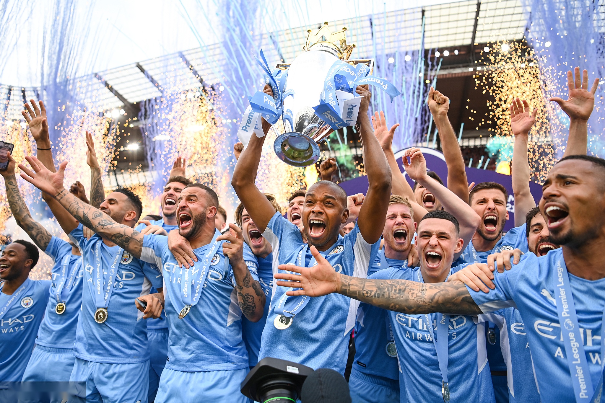 通过他的演 通过他的演